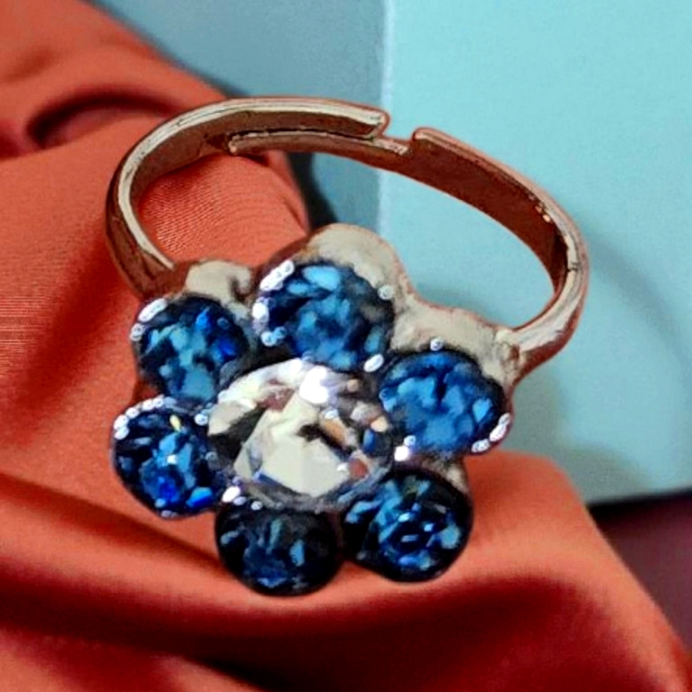 Elegant Blue and Silver Floral Adjustable Toe Ring - Picture 1 of 2